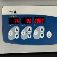 VWR Incubating Mini Shaker image 3